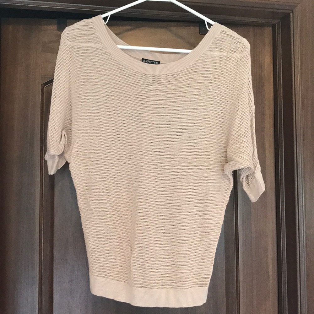 Mid length arm dress shirt